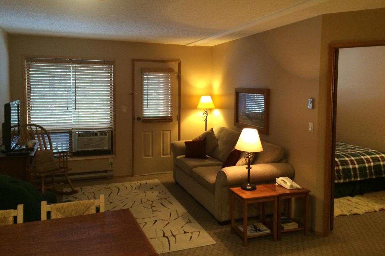 The Griz Inn By Park Vacation Management Fernie Exterior foto