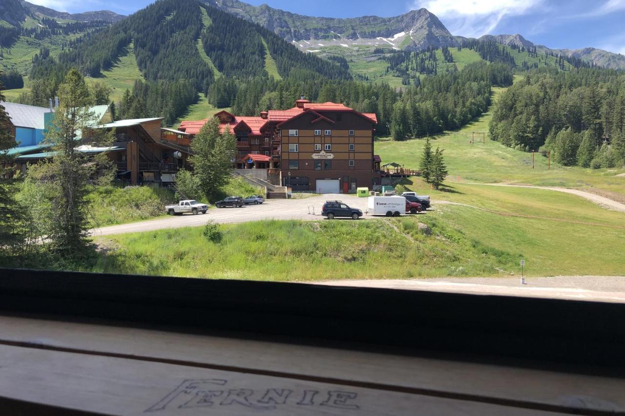 The Griz Inn By Park Vacation Management Fernie Exterior foto