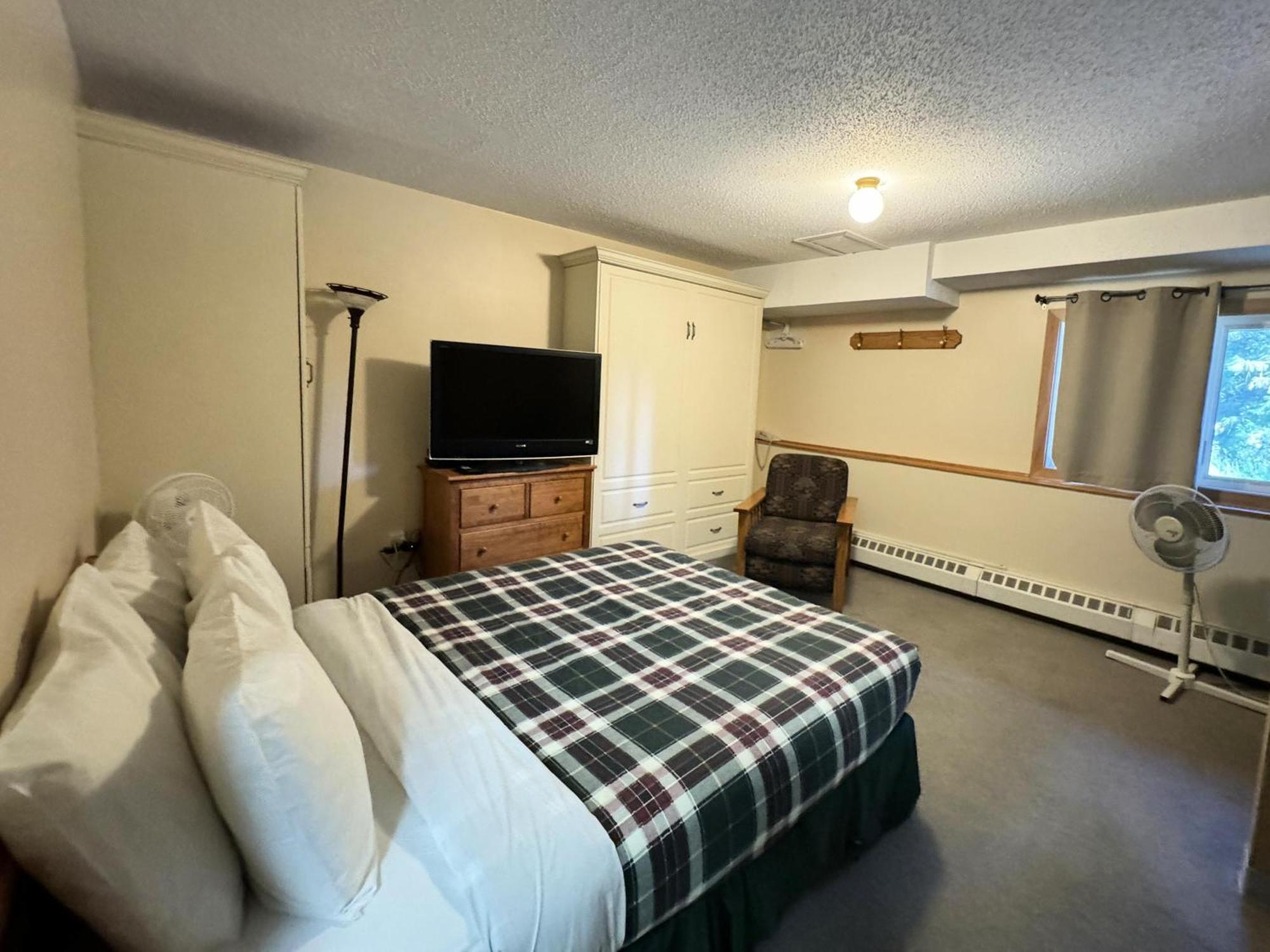 The Griz Inn By Park Vacation Management Fernie Exterior foto