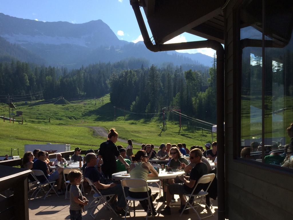 The Griz Inn By Park Vacation Management Fernie Exterior foto