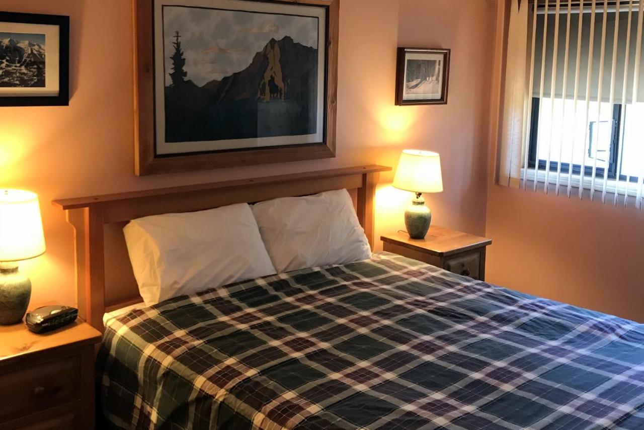 The Griz Inn By Park Vacation Management Fernie Exterior foto